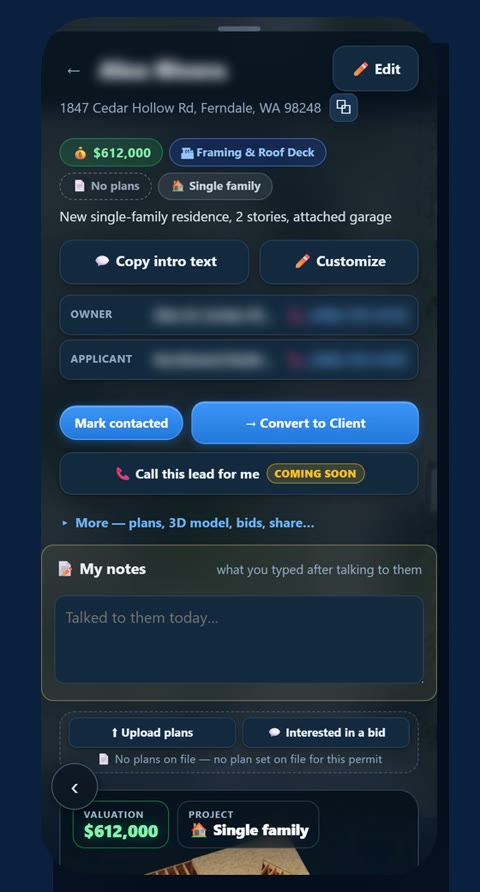 La tarjeta de un proyecto con los contactos del dueño y del constructor